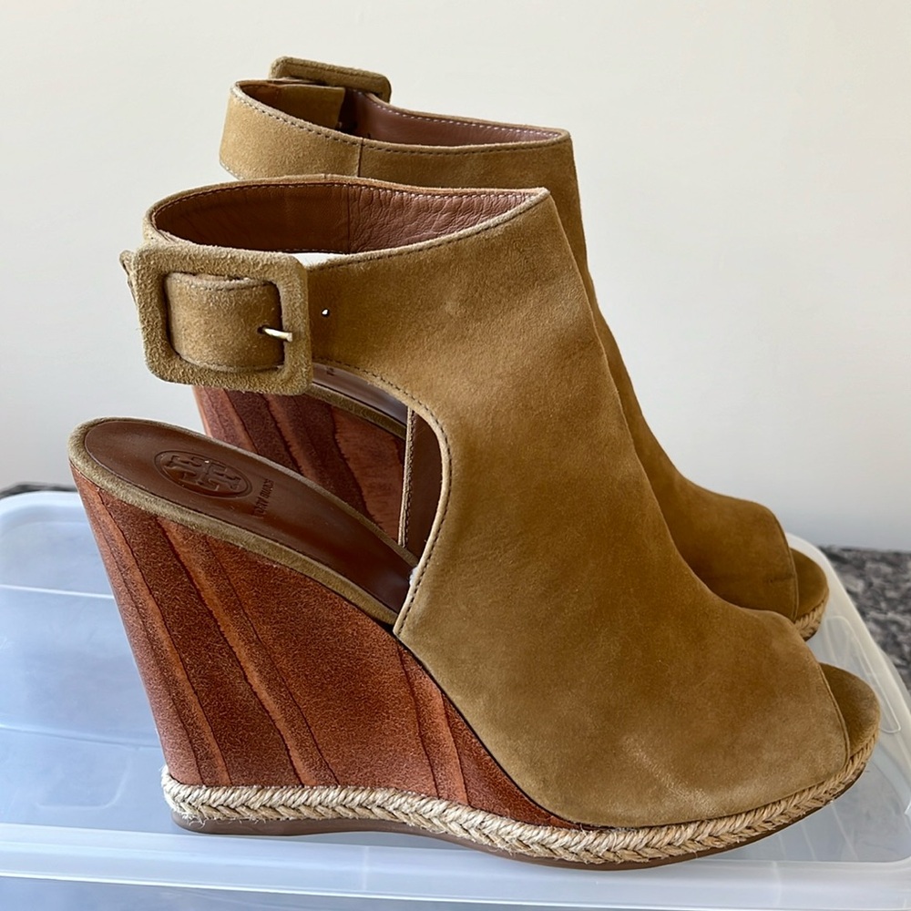 Tory Burch Tan Suede Open Peep Toe Wood Wedge Size 9